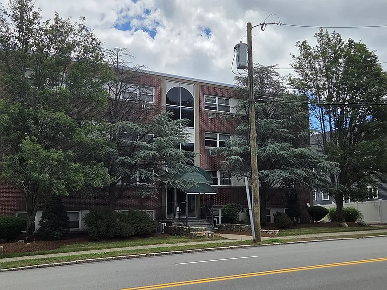 588 Main St #1D — Photo 1