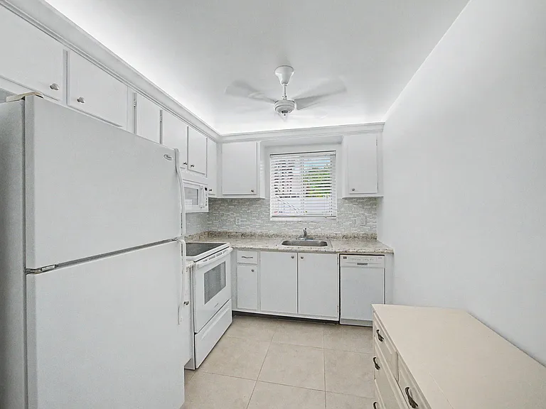 3 Westwood Ave #101E — Photo 5