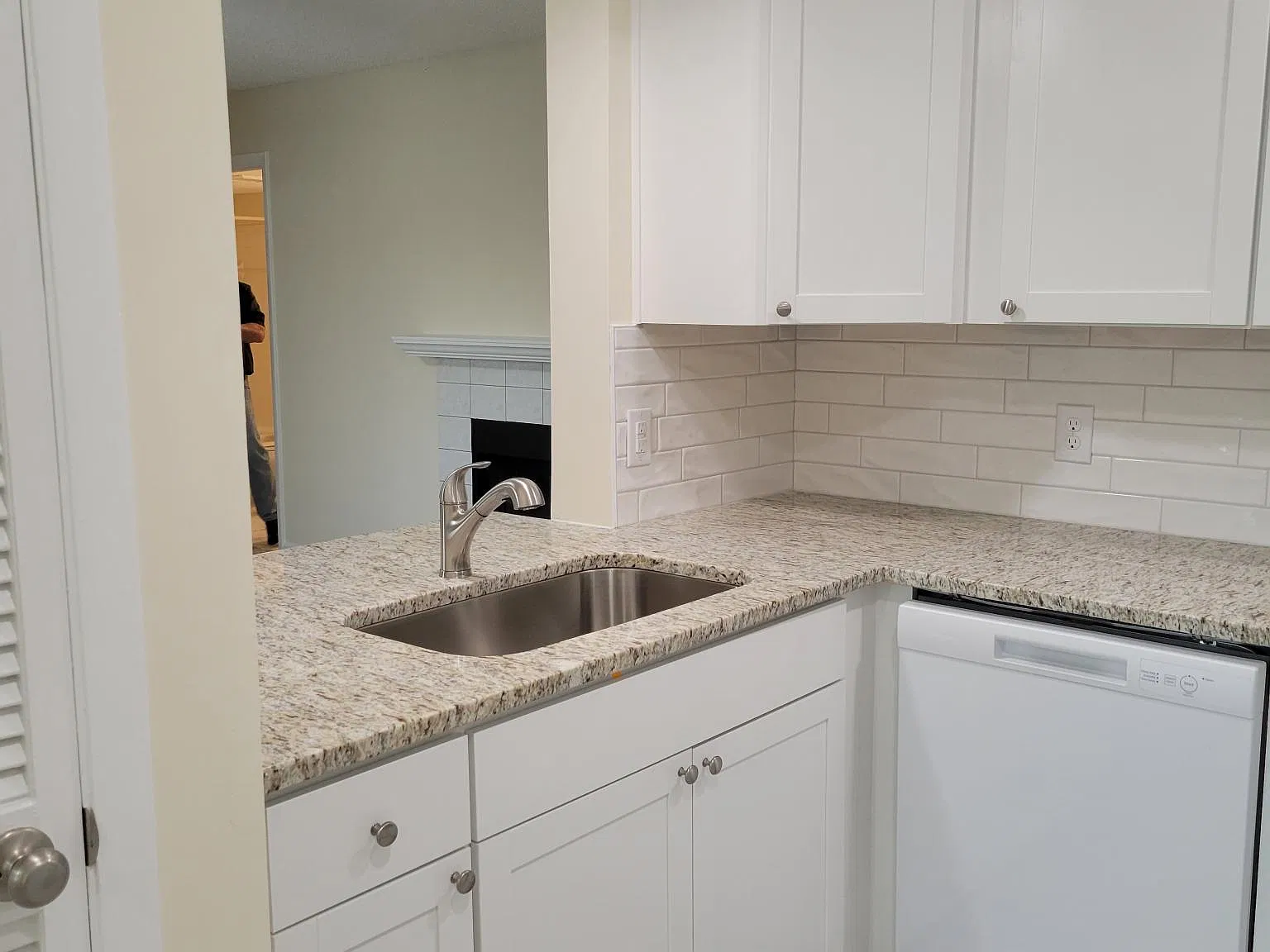 2 bed, 1050 sqft, $2,000 — Photo 4