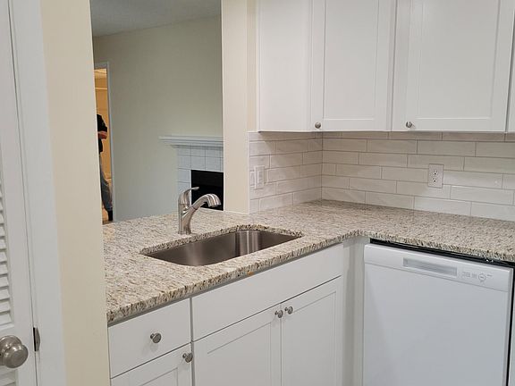 4th image of 1028 4th St N #2E