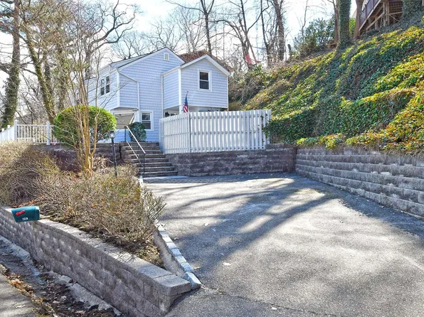 129 Harding Court, Centerport, NY 11721