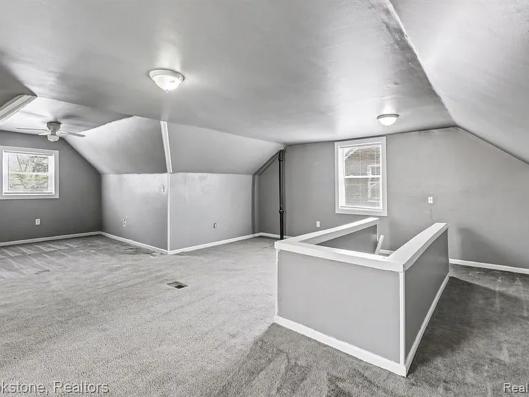 16605 Freeland St — Photo 17