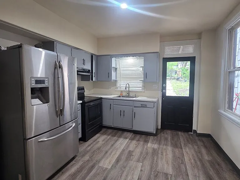 721 W Market St — Photo 25