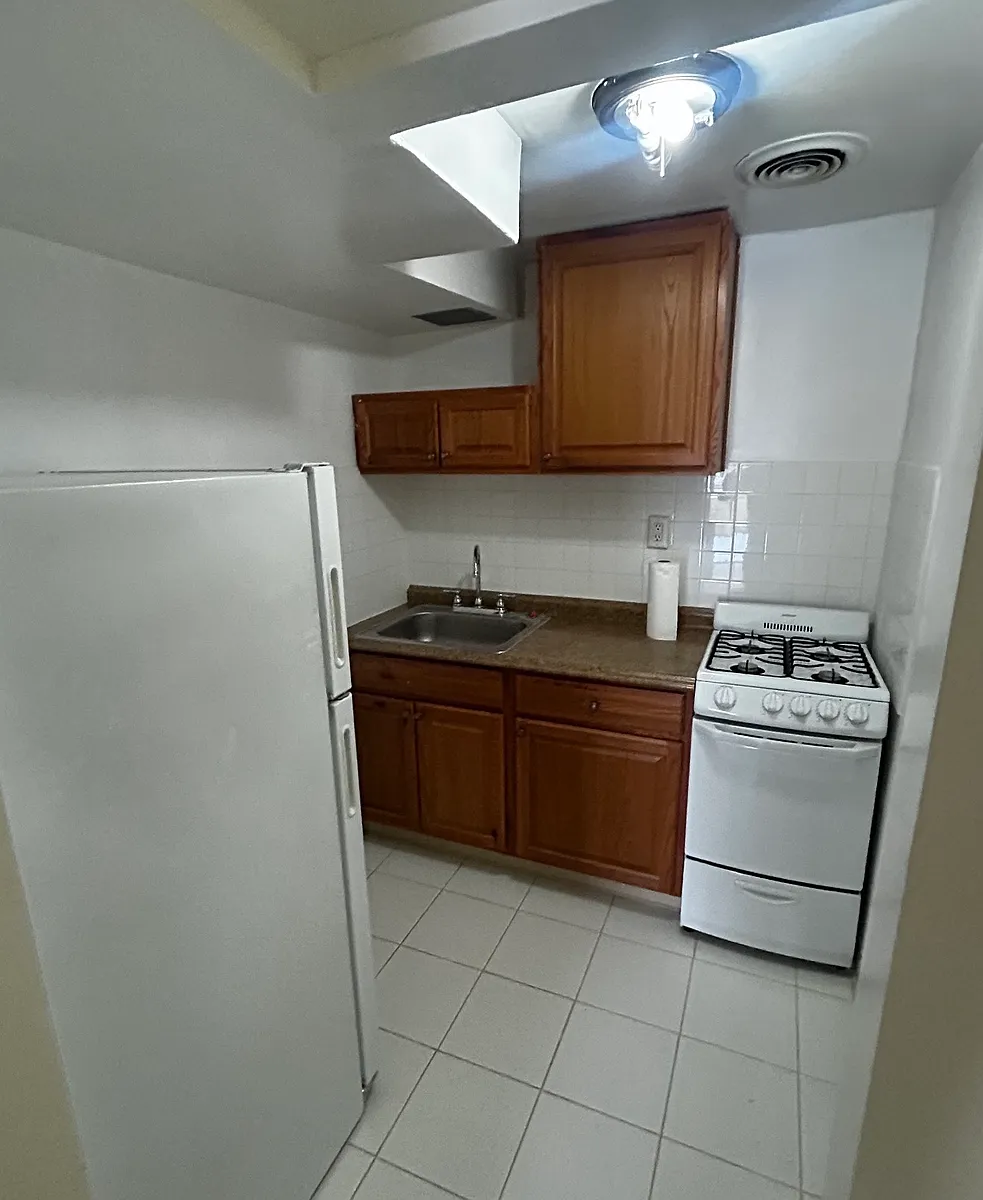 Building Photo - 38 Sunnyside Dr #1