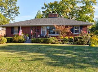 1942 Meadowcreek Dr, Louisville, KY 40218