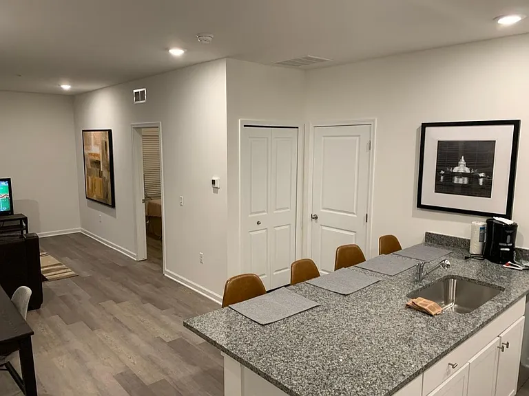 Towne Center Apartments — Photo 31