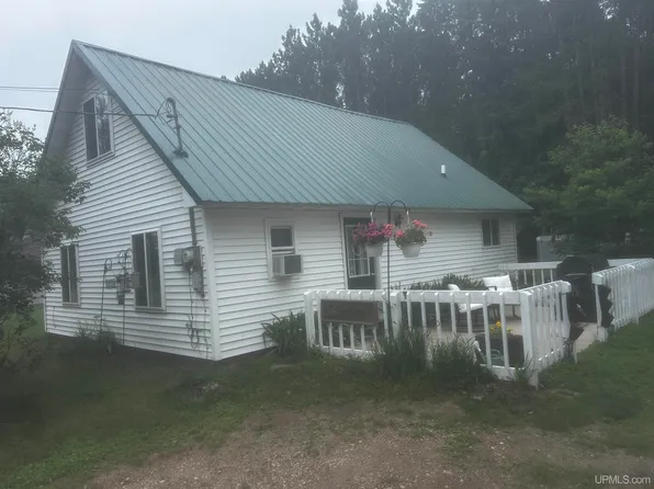 W3696 Lake Louise Dr N, Vulcan, MI 49892
