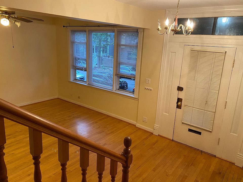 1st image of 3249 N Oakley Ave #2