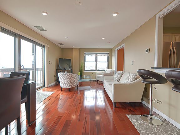 5th image of 12 Chancery Ct APT 510