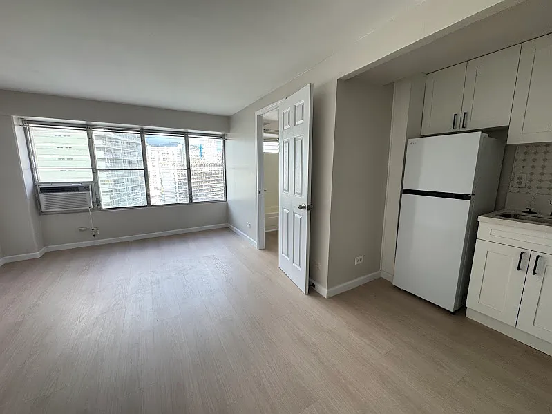 2525 Date St — Photo 3