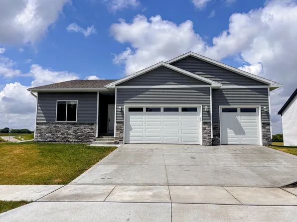 2302 N 8th Ave E, Newton, IA 50208