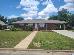 812 Magnolia Dr, Sylacauga, AL 35150