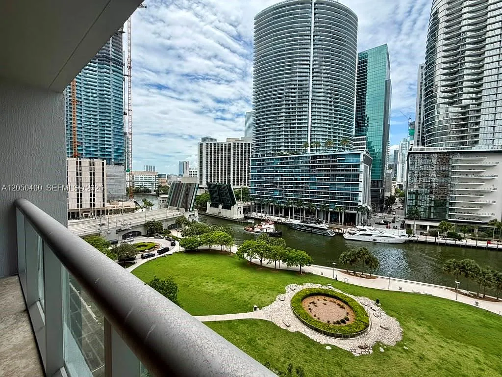 Iconbrickell Condo No 1 — Photo 3