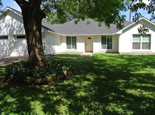 109 Burr Oak Dr, Elgin, TX 78621