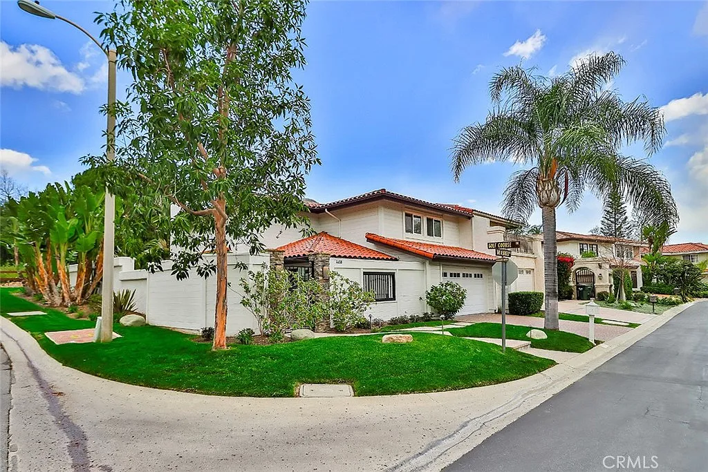 4 bed, 2672 sqft, $7,500 — Photo 1