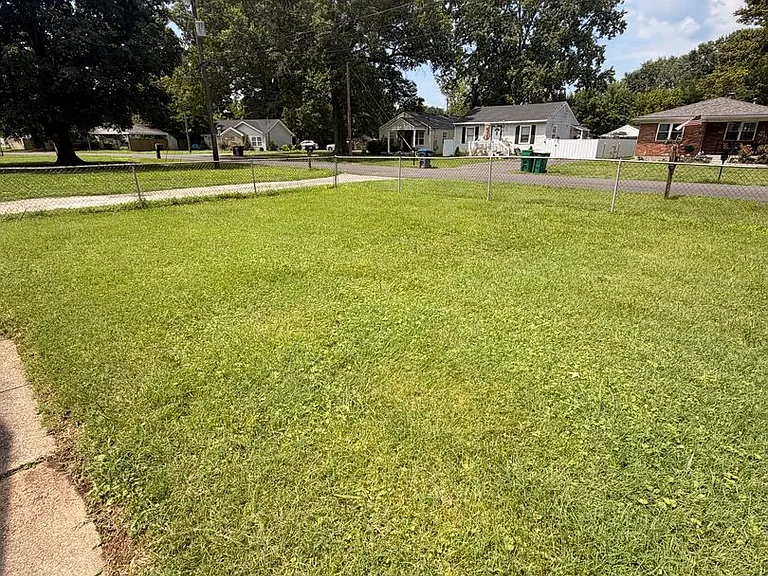 5015 Wellsworth Ave — Photo 3