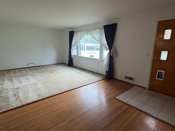 4th image of 260 Ripplewood Dr