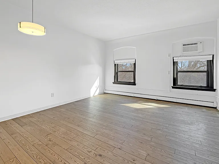 Stonehouse Square Apartments — Photo 15