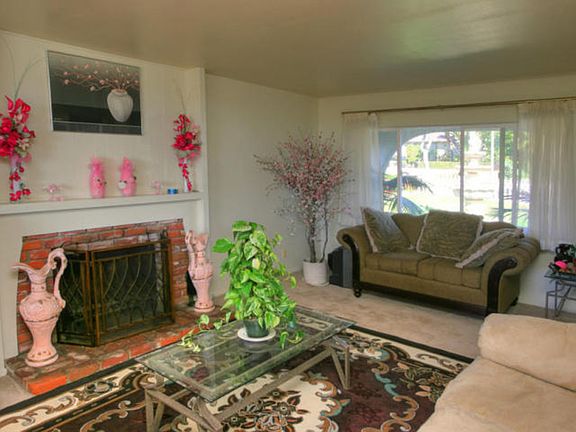 3rd image of 2423 Calle Montilla