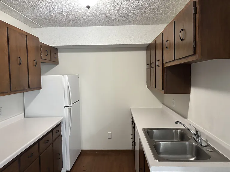 Creek Point Apartments — Photo 18
