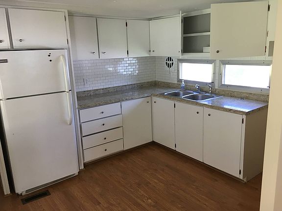 5th image of 1208 Lee St #154
