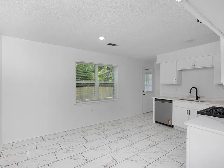 5340 Lakeview Cv — Photo 19