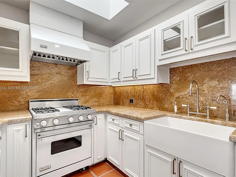 325 Bontona Ave — Photo 8