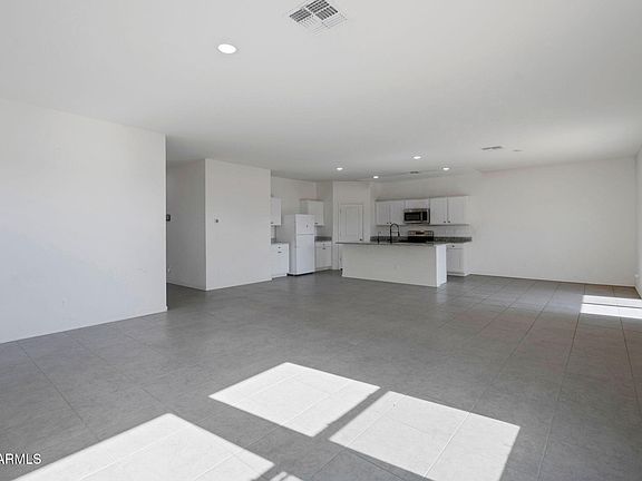 3rd image of 36025 W SANTA CLARA Avenue