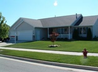 533 Cecelia St, Combined Locks, WI 54113