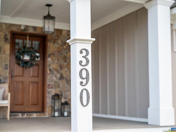 4th image of 390 Bishopgate Ln