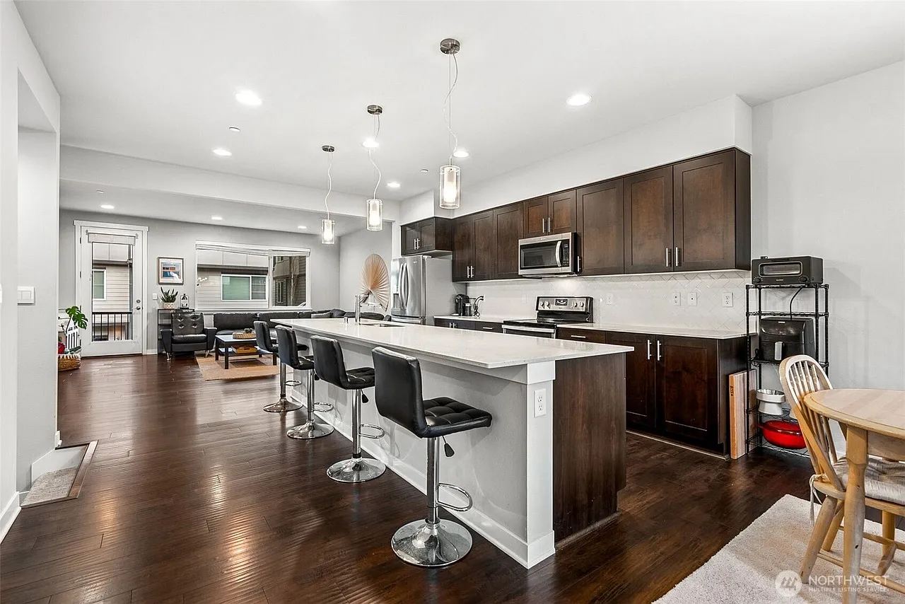 3 bed, 3.5 bath, 2027 sqft, $3,395 — Photo 1