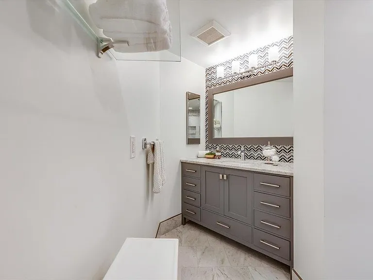 1100 Clinton St #101 — Photo 30