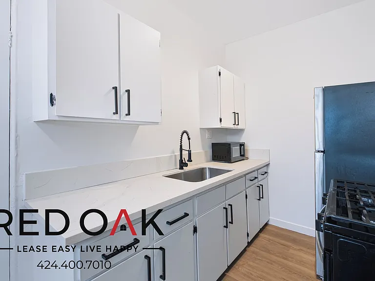 660 S Cochran Ave #103 — Photo 2