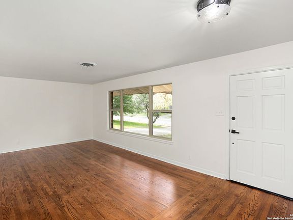 4th image of 722 OBAN DR