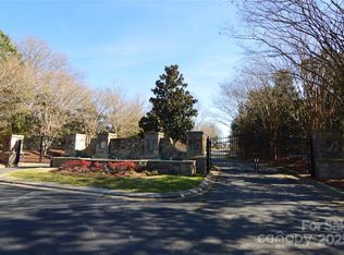 8328 Victoria Lake Dr, Waxhaw, NC 28173