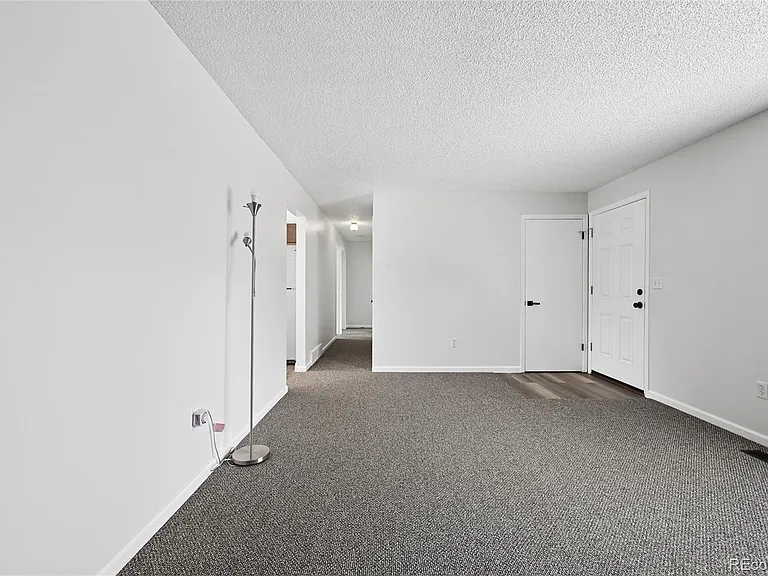 15140 E Columbia Dr — Photo 5