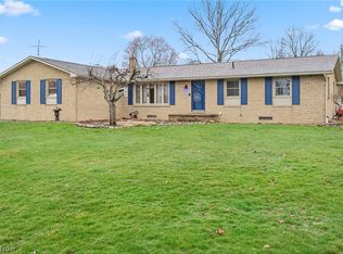 5289 Oakridge Dr NE, Louisville, OH 44641