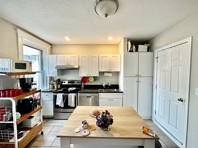3 bed, 9999 sqft, $5,250 — Photo 3