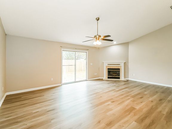 3rd image of 3794 Blackthorn Ct