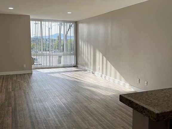 4th image of 6867 Golfcrest Dr #59