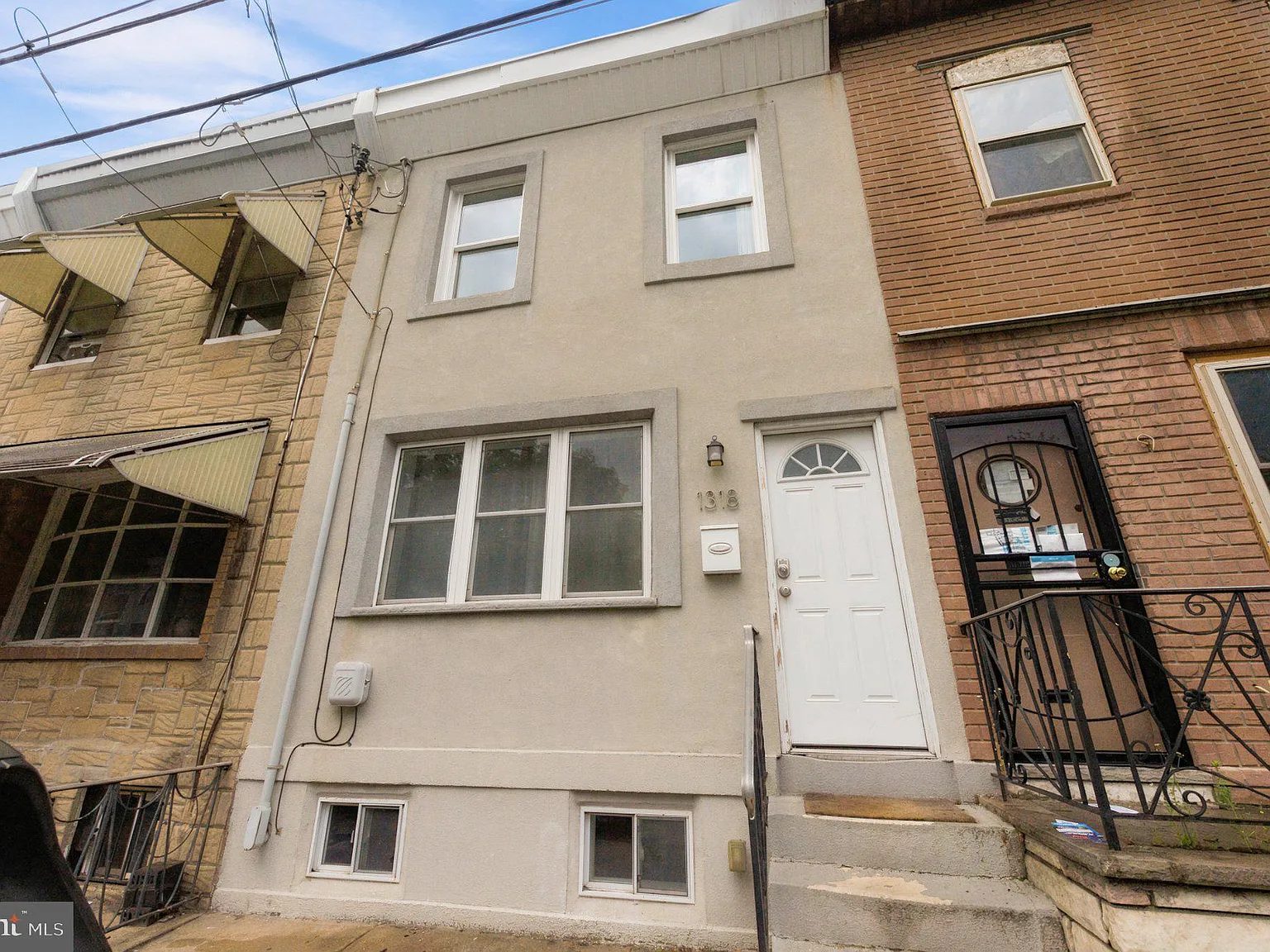 3 bed, 1.5 bath, 1122 sqft, $2,500 — Photo 1