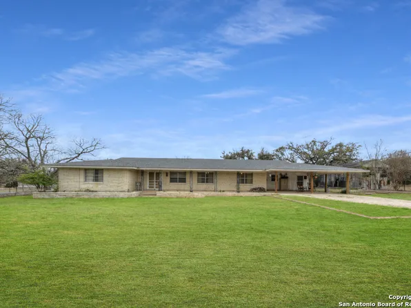 2877 Broad Oak, Bandera, TX 78003