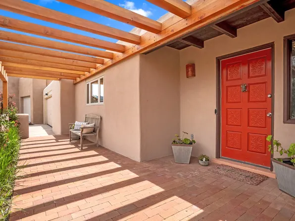 203 Calle San Simon, Santa Fe, NM 87505