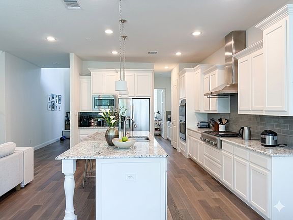 3rd image of 8837 Laurel Ln