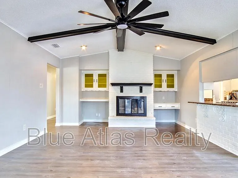 2935 Potomac Ave — Photo 2