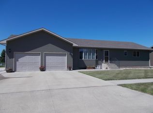 1711 13th Ave NE, Watertown, SD 57201
