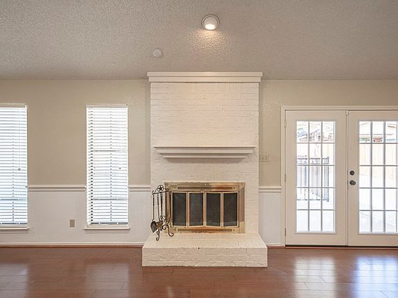 5th image of 2105 Wydewood Dr