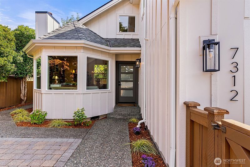 4th image of 7312 Fauntleroy Way SW