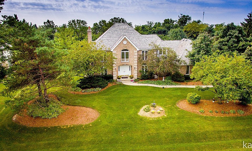 1st image of 60 Falcon Dr