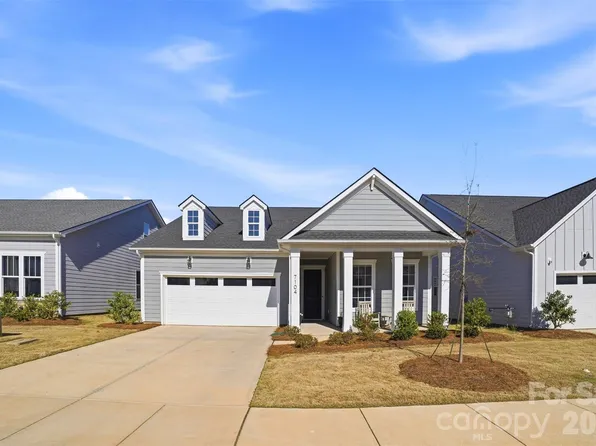 7104 Wayfarer Dr, Charlotte, NC 28269